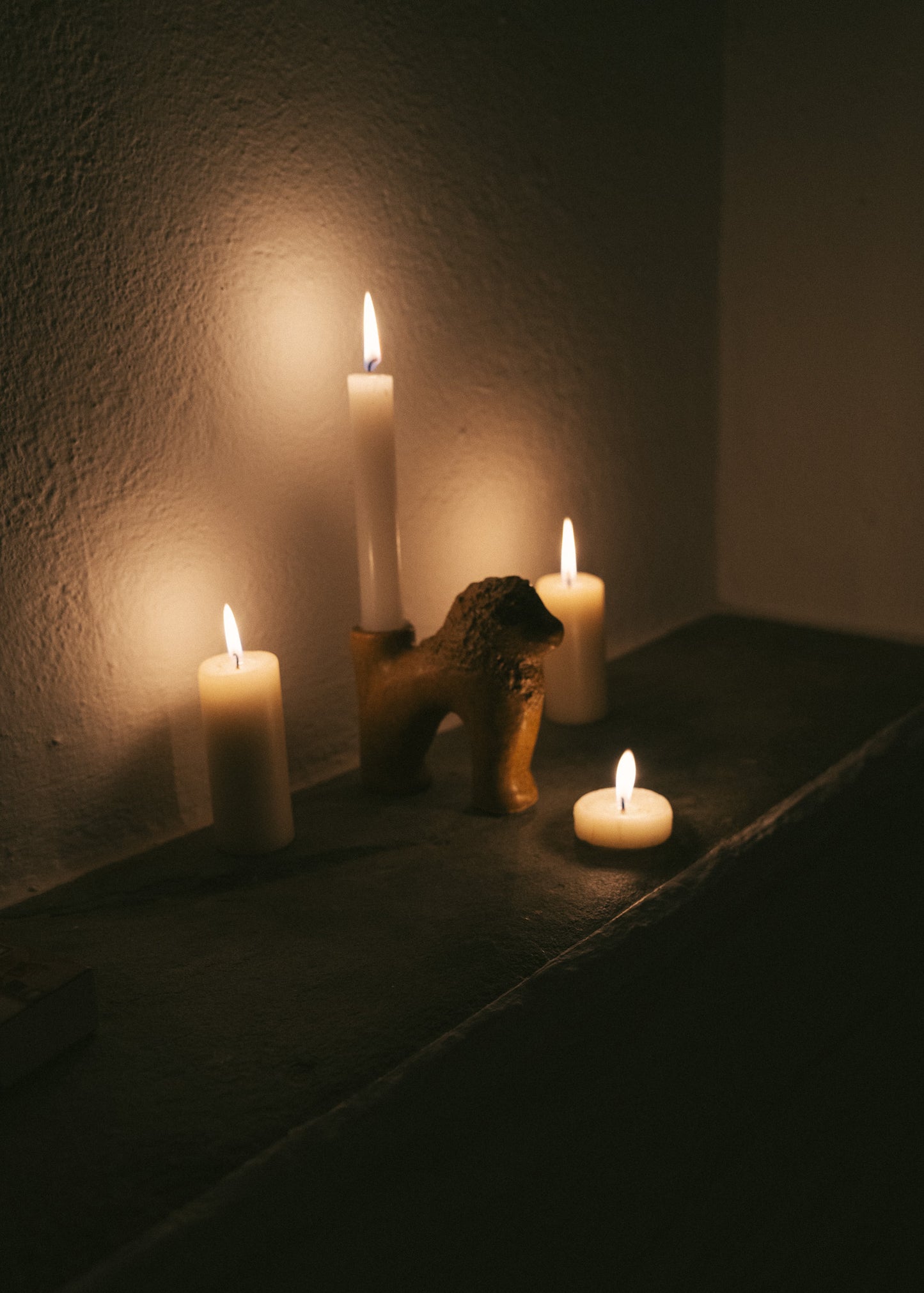 León Sentado Candle Holder