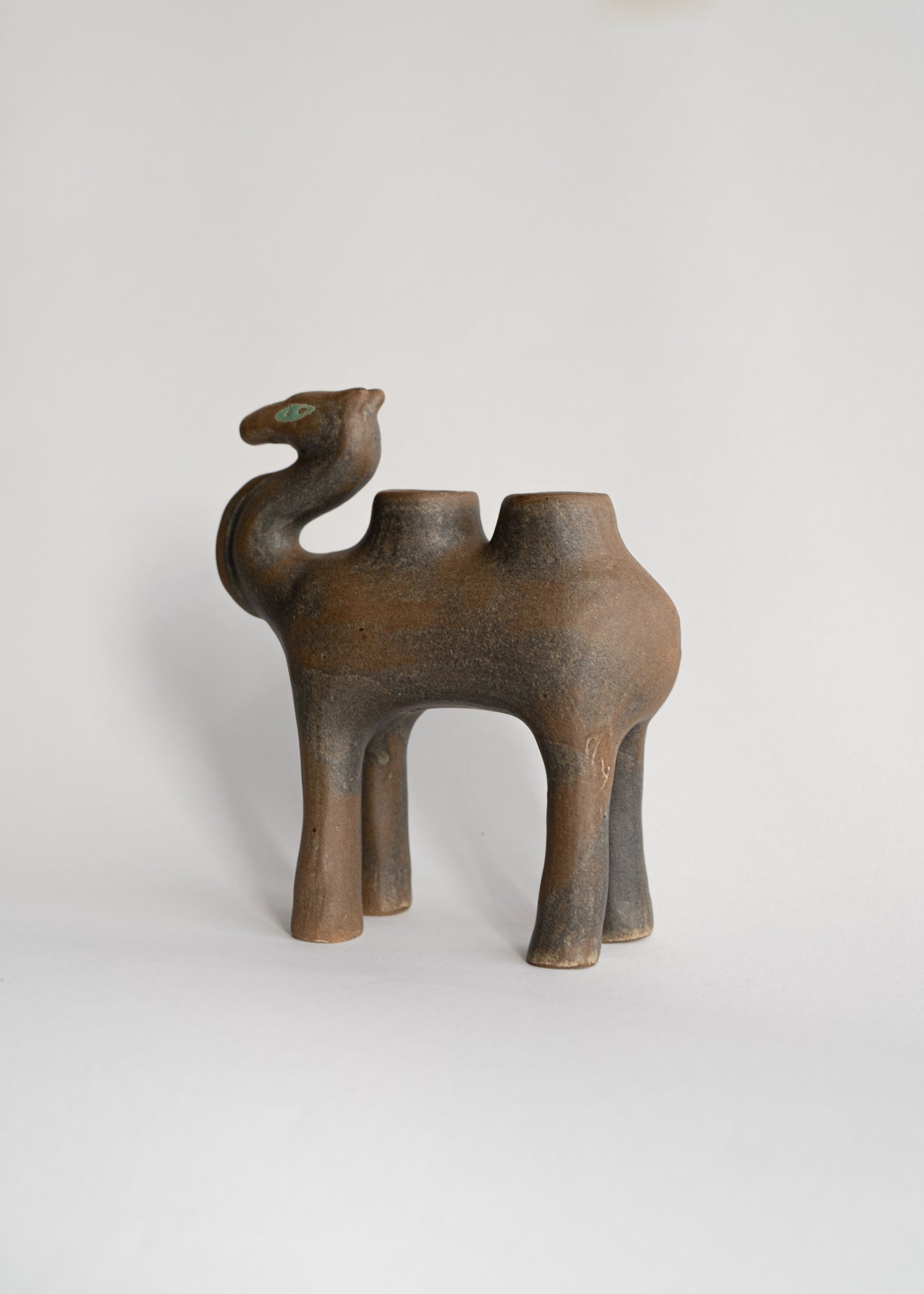 Camello Candle Holder