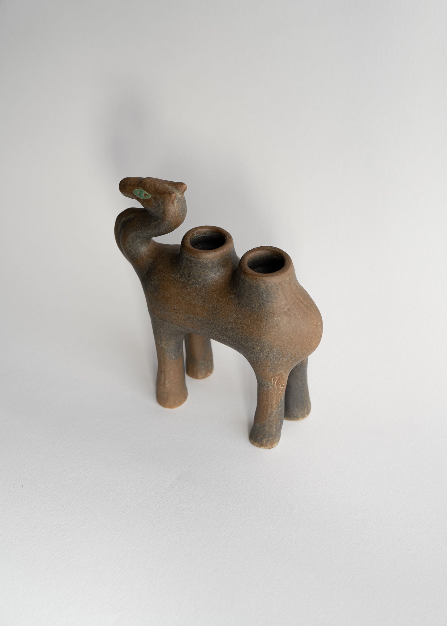 Camello Candle Holder